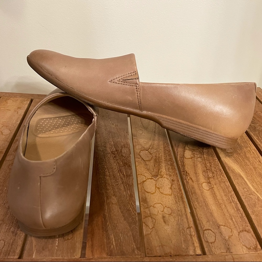 Dansko Larissa Tan Burnished Napa loafers size 41.